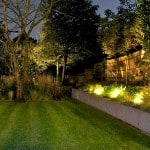 Cómo Instalar Luces en el Jardín
